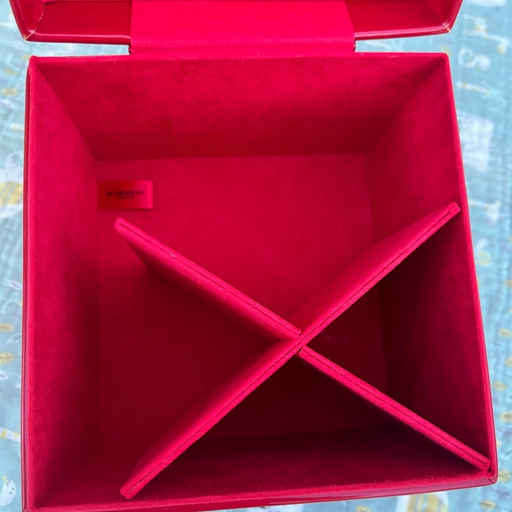 Givenchy Vanity Case (PRICE FIRM) - Picture 4 of 12
